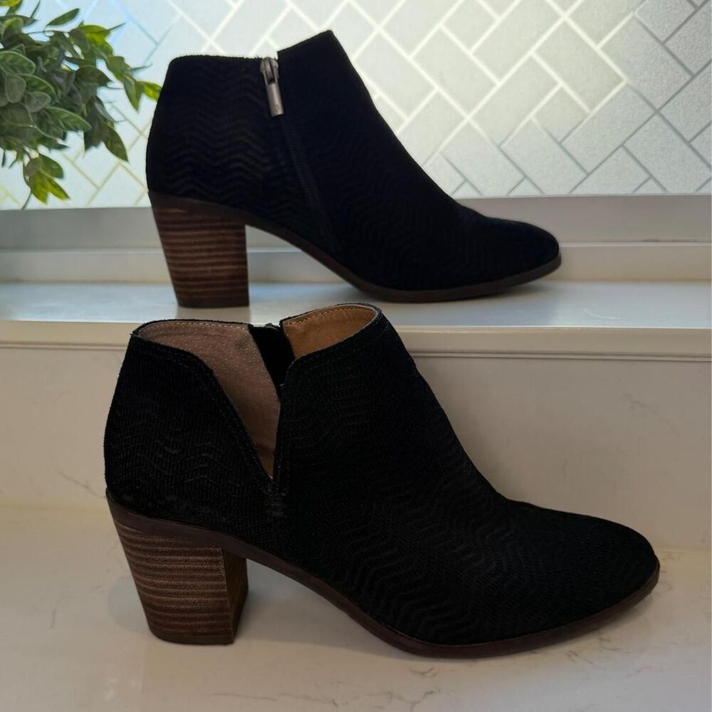 Lucky Brand Black leather ankle boots with subtle herringbone texture